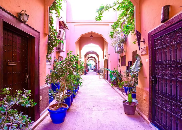 Riad Kamal de luxe avec jacuzzi et trois piscines au cœur de Marrakech Marrakesh